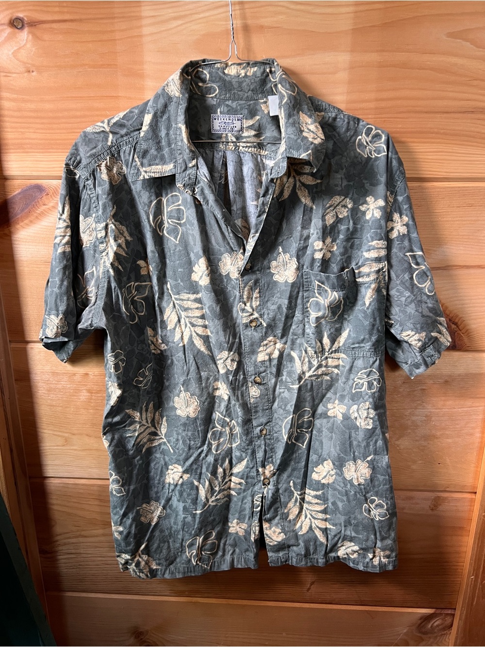 Weekenders Gray and Cream Floral Short-Sleeve Button-Down Shirt